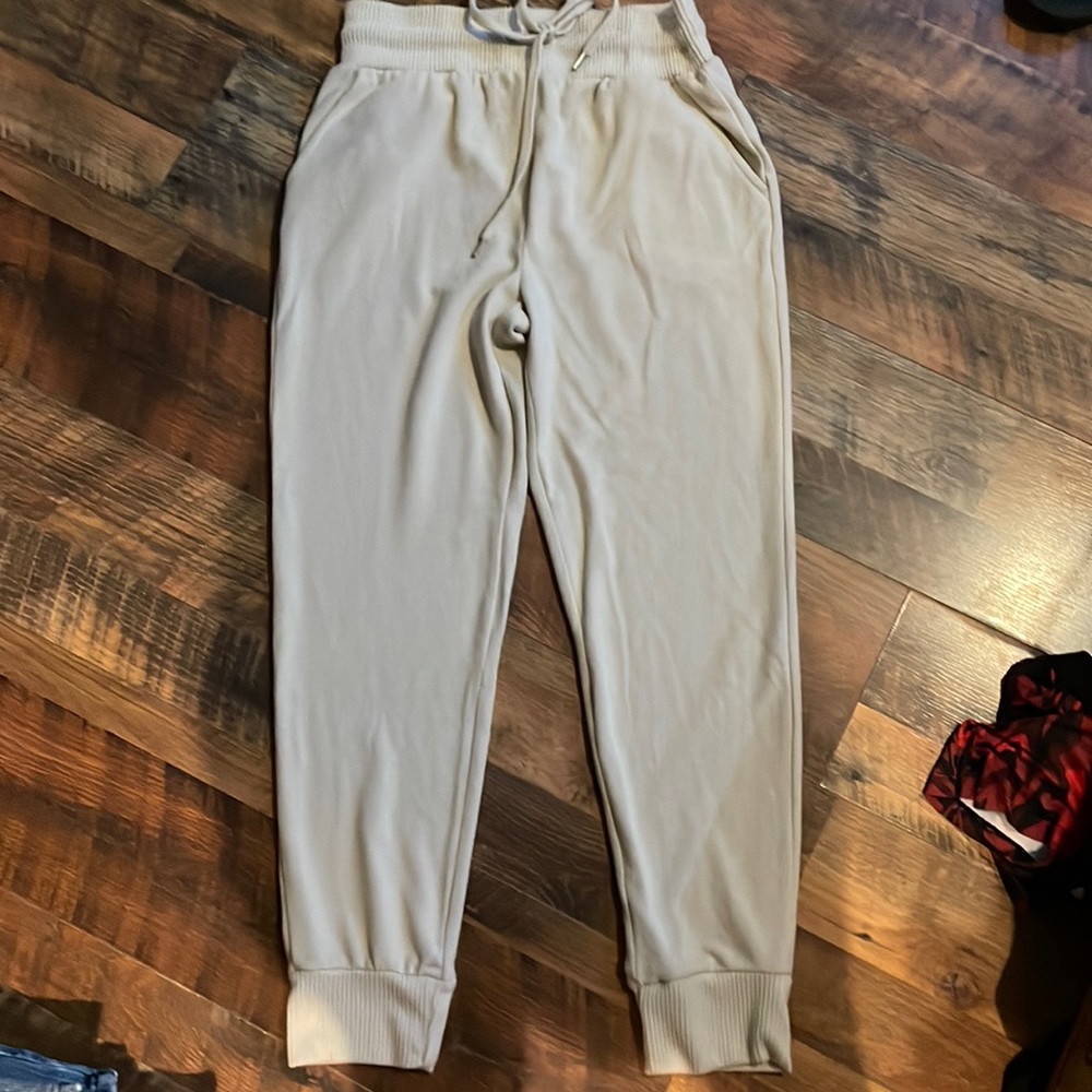 whote light joggers with tie, and pockets, super soft and comfy